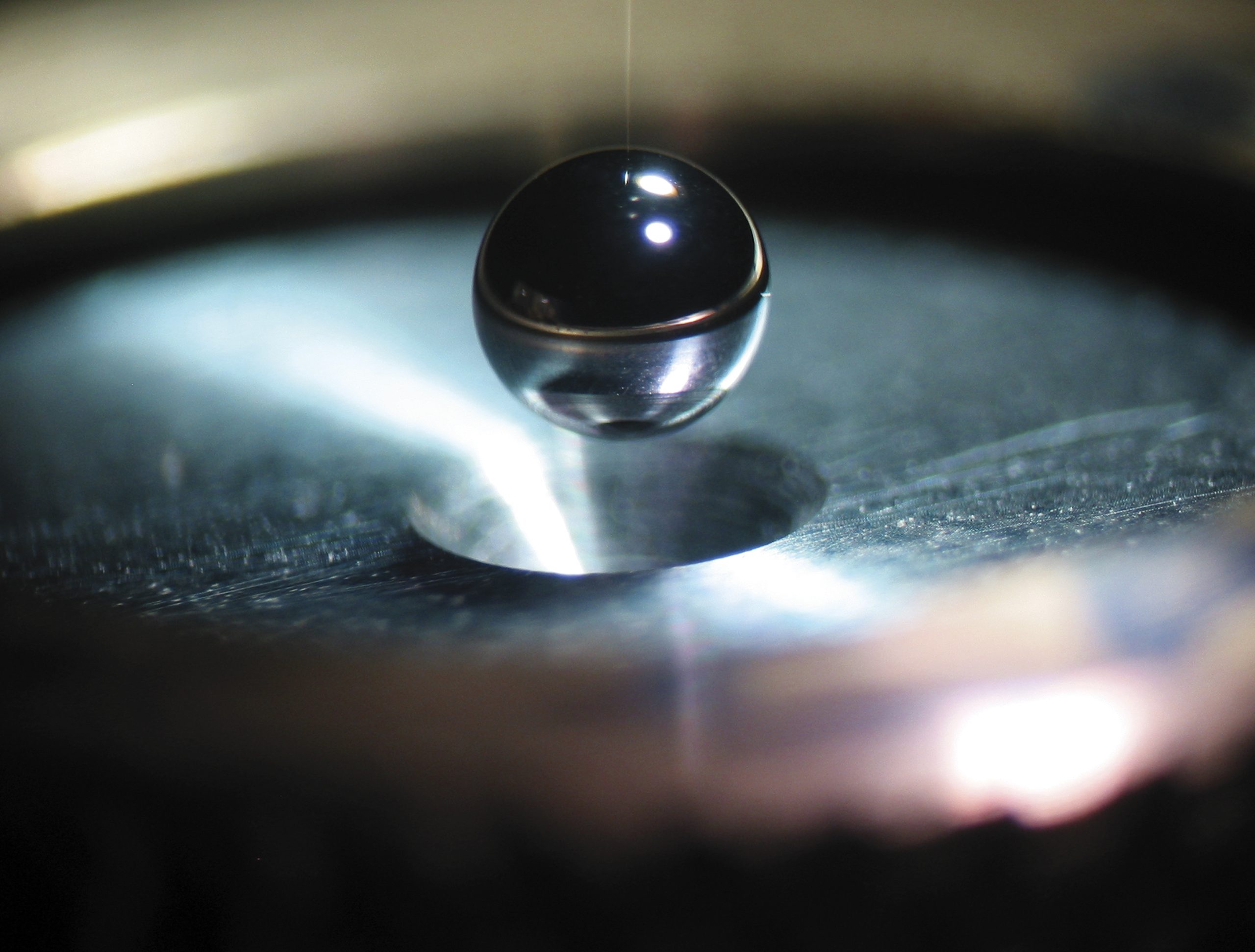 Fusion fuel capsule on target mount